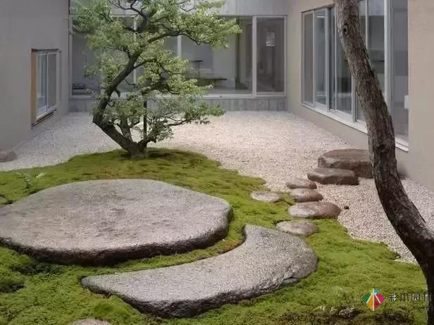 庭院設(shè)計(jì)的曲折呈現(xiàn)出不同的風(fēng)味。